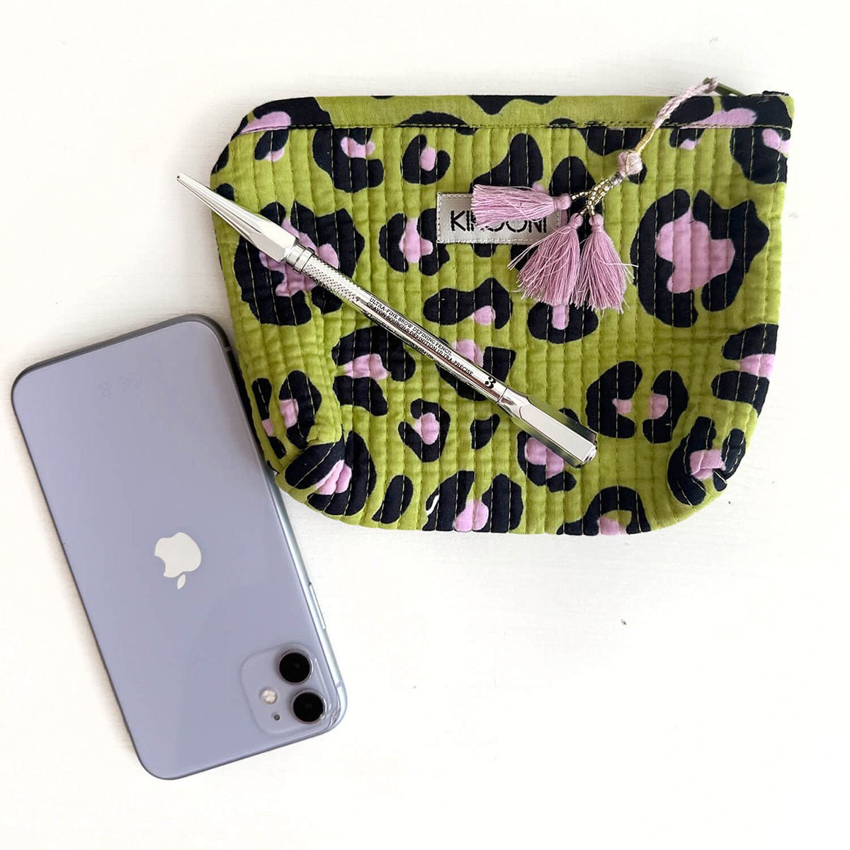 KIKOONI Handgemaakte Everyday Toilettas “Oh Leo – Cosmic Green”