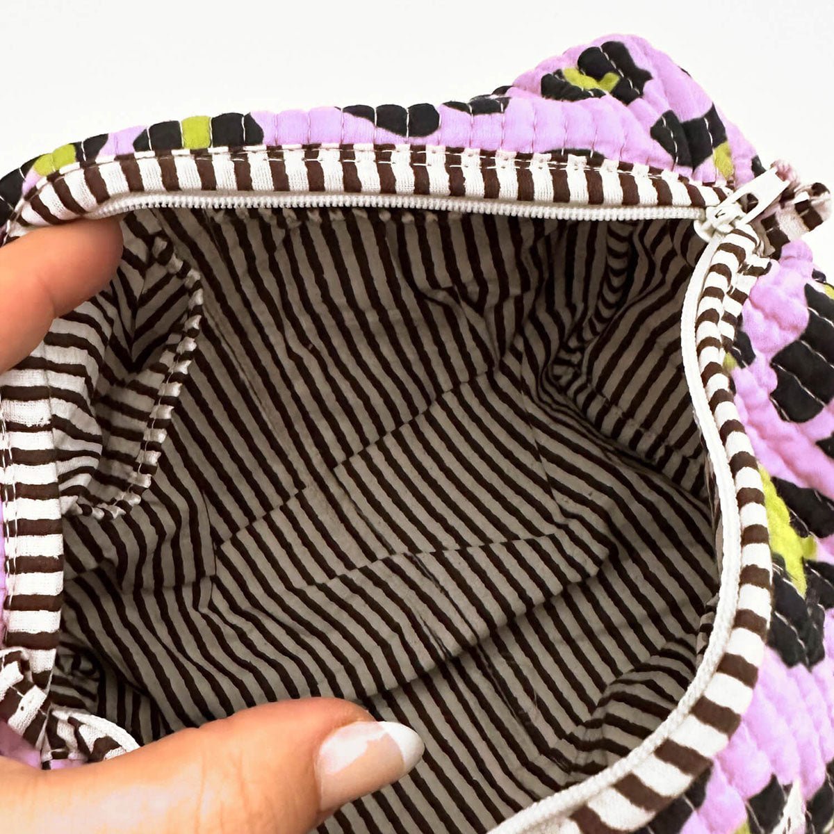 KIKOONI Handgemaakte toilettas “Oh Leo Cosmic Lilac”