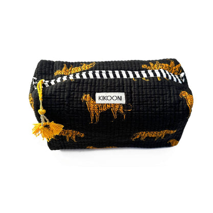 Zwarte toilettas met oranje luipaardprint, merklabel KIKOONI en gele tassels