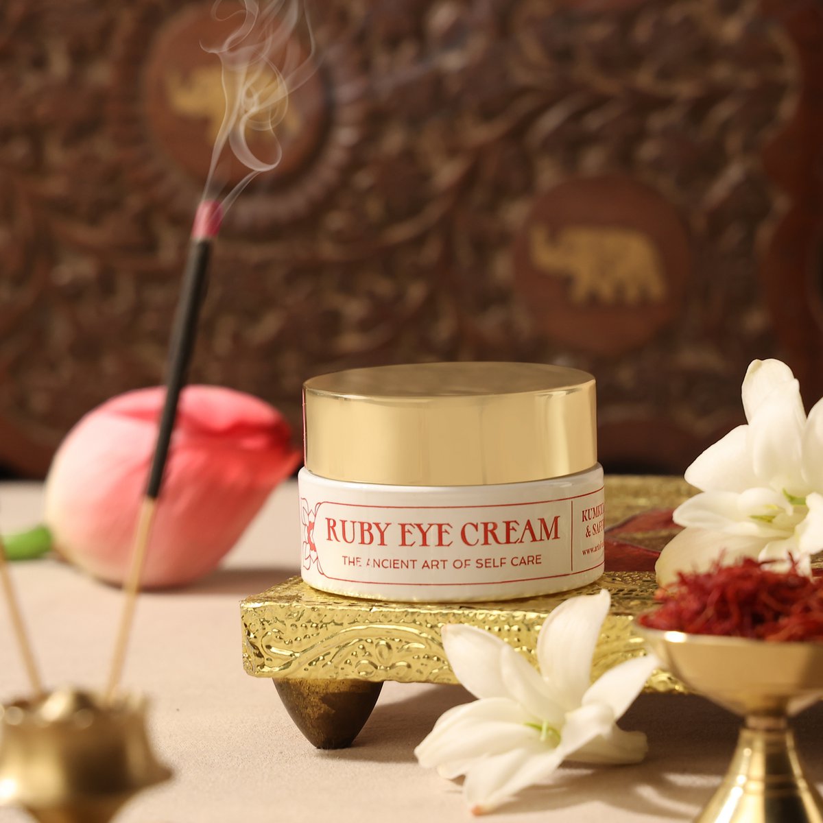 ART OF VEDAS Ruby Eye Cream - Met Kumkumadi olie