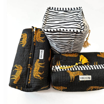 Set van zwarte gestikte tassen met gele luipaardprint en gestreepte opbergzak met koord